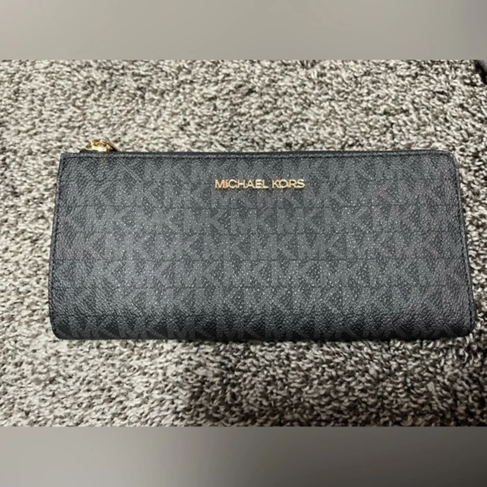 New Michael Kors black quarter zip wallet